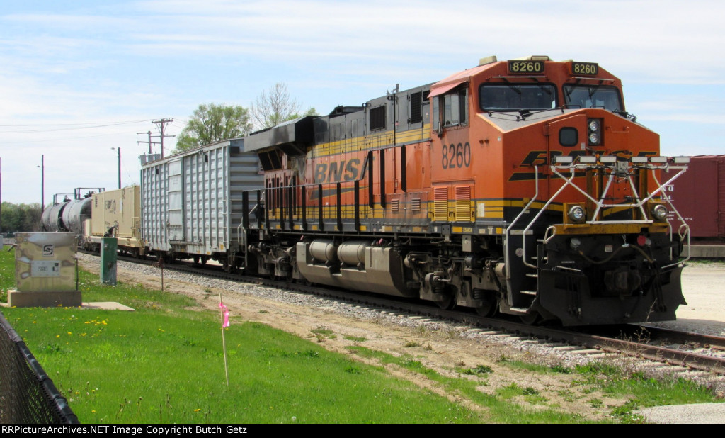 BNSF 8260